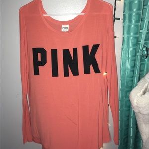 a coral colored pink t shirt